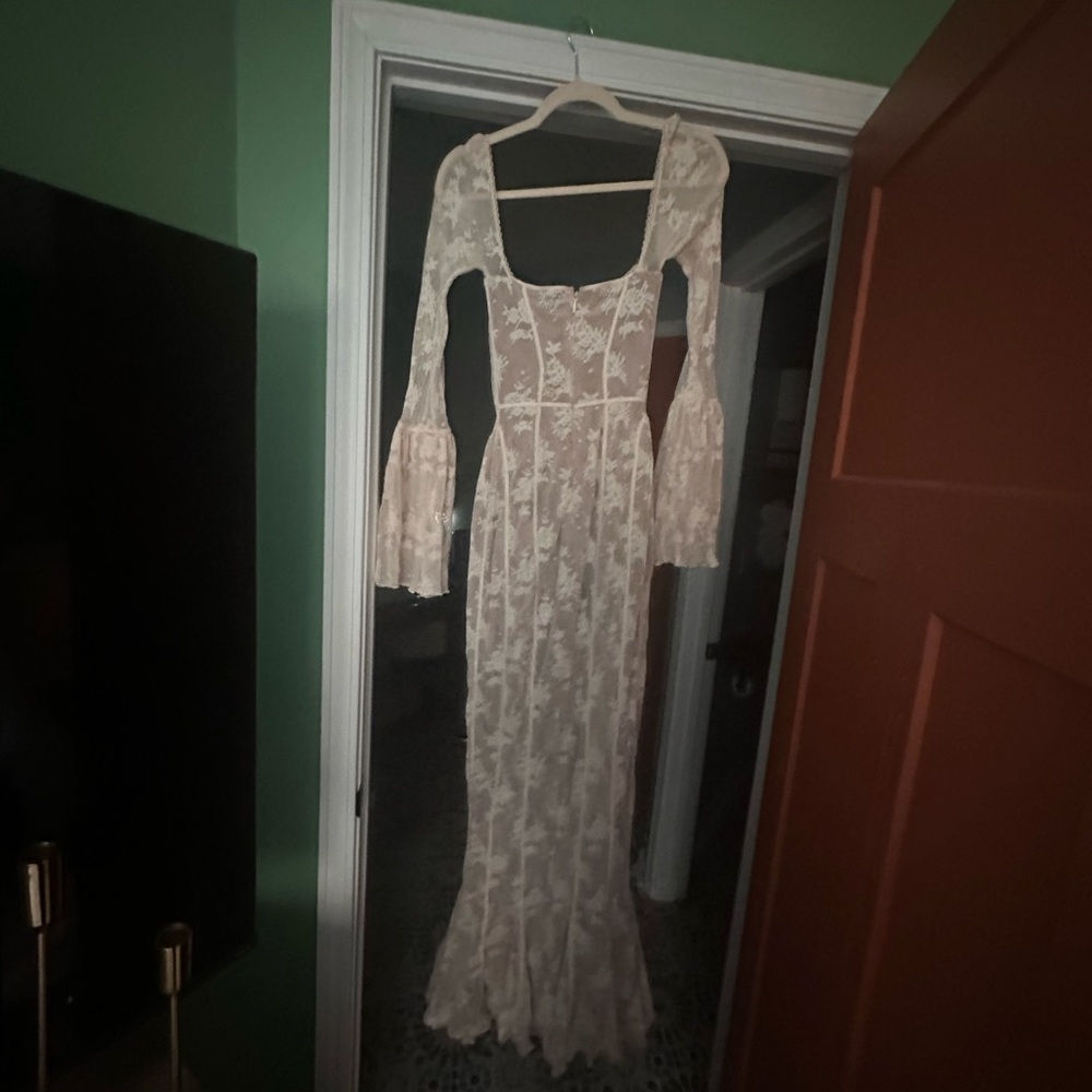 House of CB Ivory Lace Long-Sleeve Mermaid Gown - Picture 4 of 4